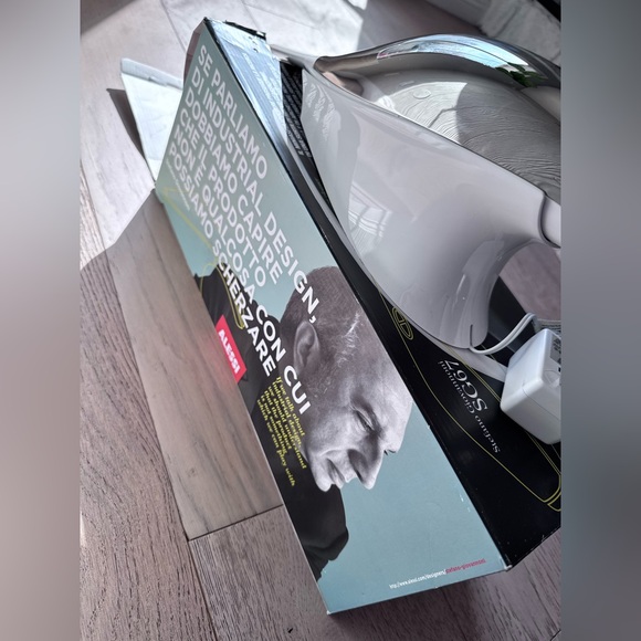 New ALESSI SG67 Handheld vacuum cleaner Design Stefano Giovannoni $300 - Picture 5 of 8